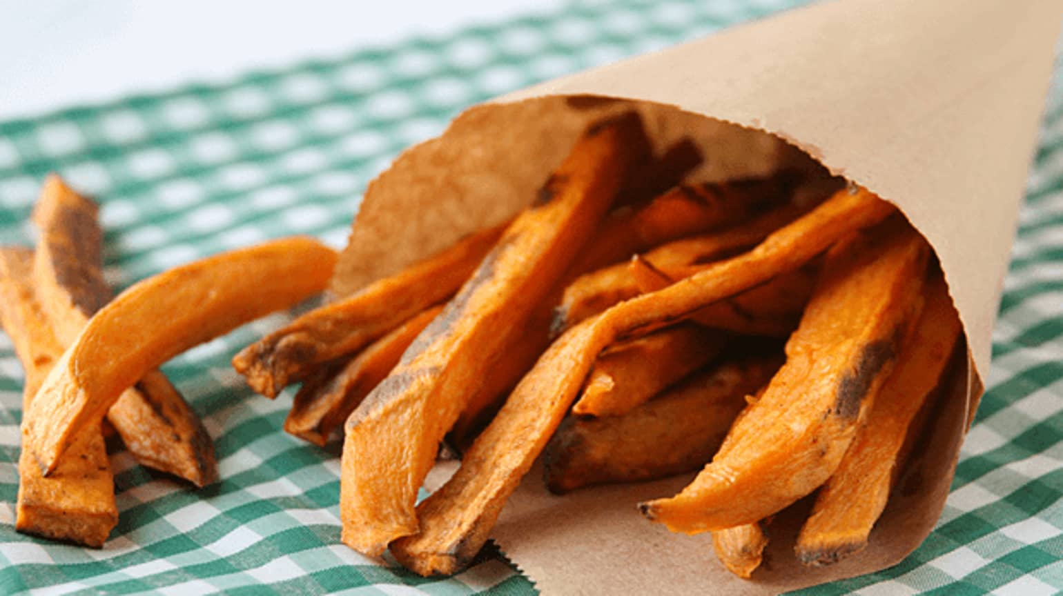 Frites de patate douce véganes épicées